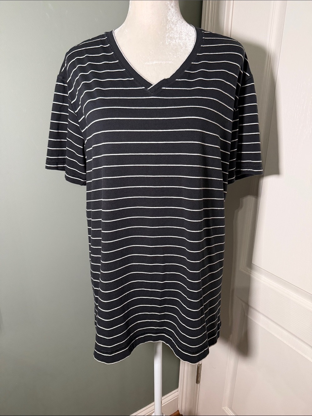 Lululemon Striped V Neck Short Sleeve Tee Black White Size XL Approx